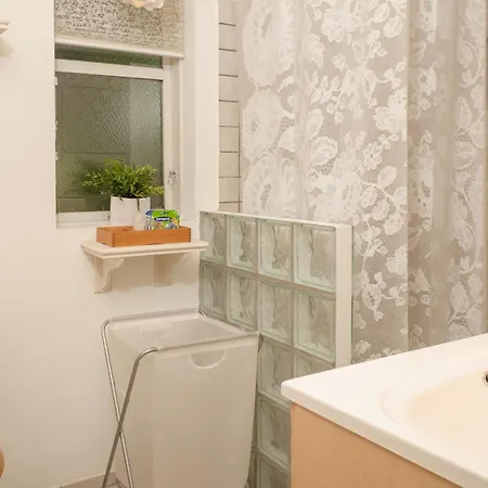 Beautiful In With 3 Bedrooms And Wifi